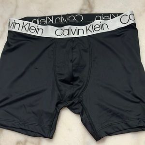 New Mens. Calvin Klein stretch boxer briefs Sz M black w light gray